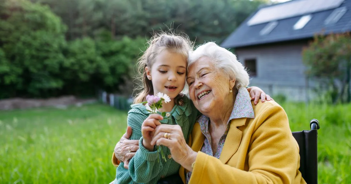 7 Warning Signs Your Loved One May Need Dementia Care
