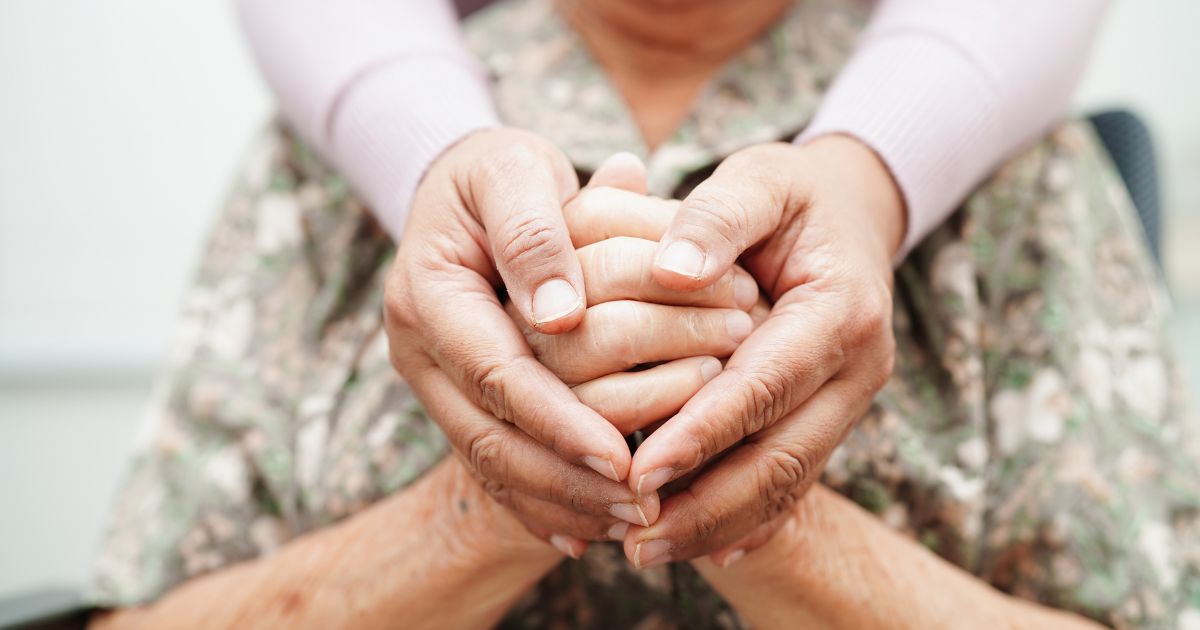 7 Tips for Families Caring for a Loved One with Dementia at Home